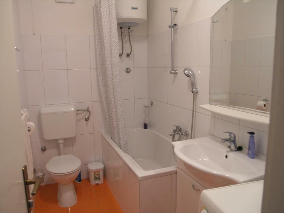 Apartment Hvar 4 *